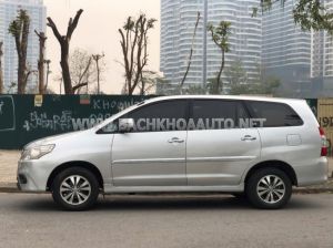 Xe Toyota Innova 2.0E 2016